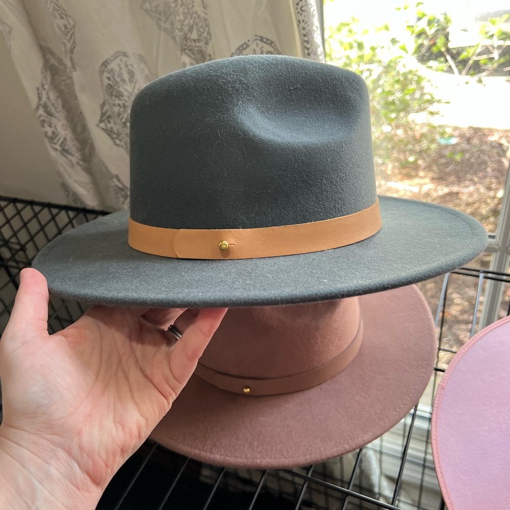 Lack of color gray hat Medium